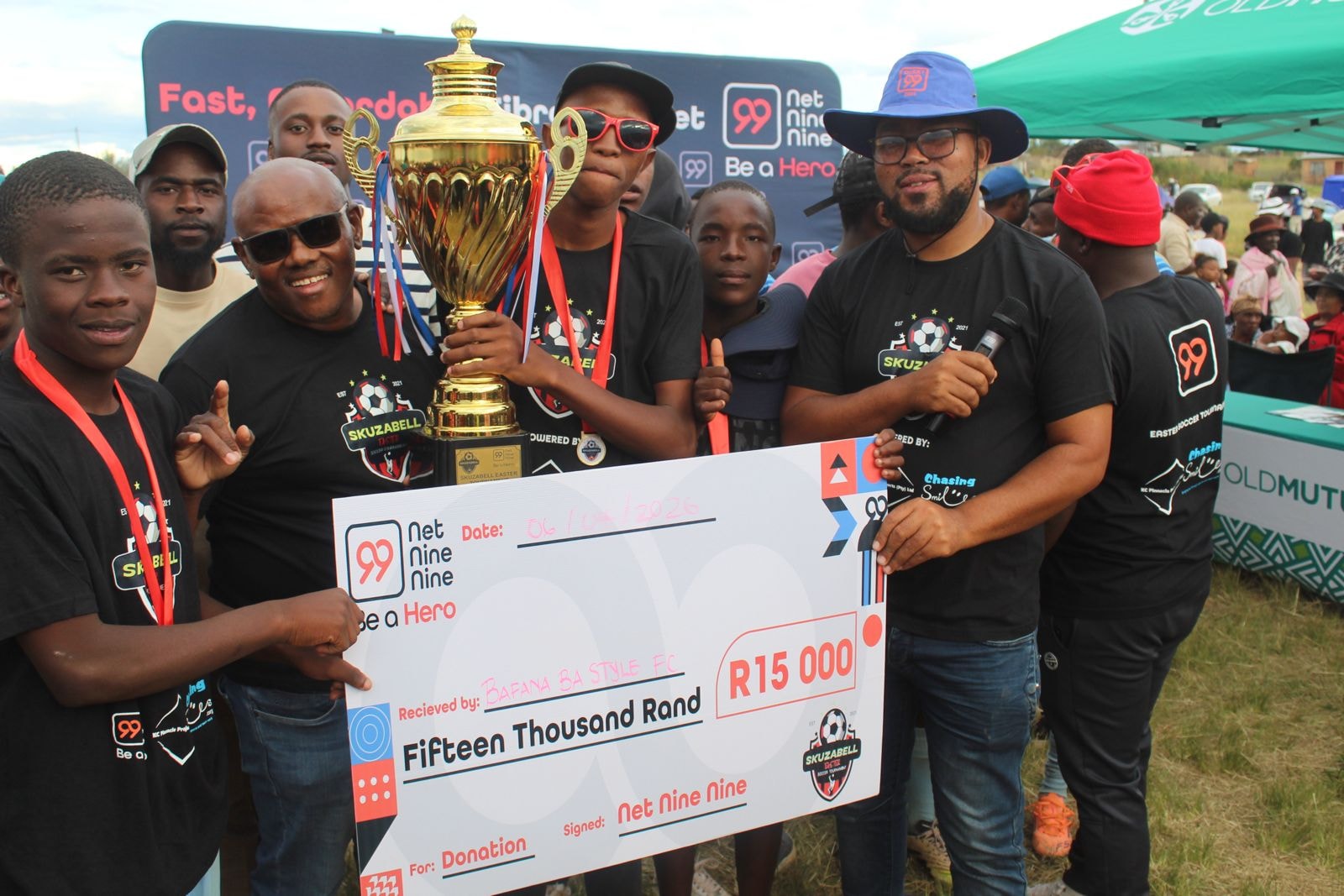 Winners holding the Skuzabell trophy and R15 000 prize cheque